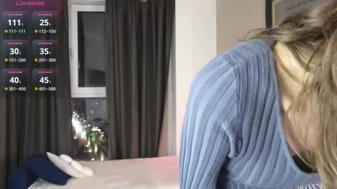 Snapshot of debihenks chatting on 10-27-25, 05:28 Eva online show from 10-27-25, 05:28