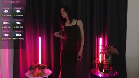 Snapshot of debihenks chatting on 11-11-25, 05:13 Eva online show from 11-11-25, 05:13