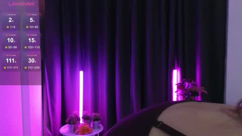 Snapshot of debihenks chatting on 11-12-25, 07:13 Eva online show from 11-12-25, 07:13