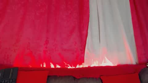 Snapshot of deboragill chatting on 06-10-26, 12:44 deboragill online show from 06-10-26, 12:44
