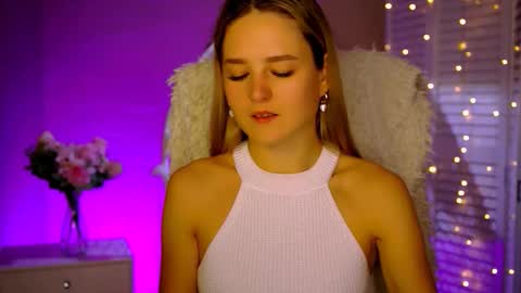 Snapshot of deboralarson chatting on 11-24-25, 08:14 Debora online show from 11-24-25, 08:14