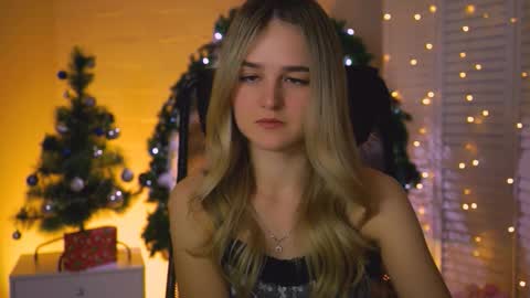 Snapshot of deboralarson chatting on 12-20-25, 03:57 Debora online show from 12-20-25, 03:57