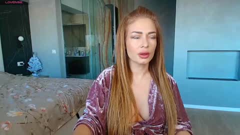 Snapshot of debralee chatting on 01-14-26, 09:04 Monique online show from 01-14-26, 09:04