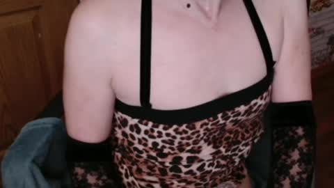 Snapshot of debramilf chatting on 06-27-26, 02:27 DebraMilf online show from 06-27-26, 02:27