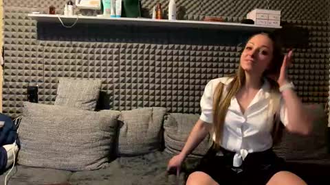 Snapshot of dee_lorrie chatting on 03-20-26, 07:08 Dee Lorrie online show from 03-20-26, 07:08