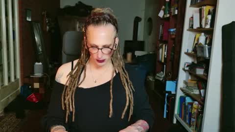 Snapshot of deeliah chatting on 10-25-25, 01:02 Deeliah online show from 10-25-25, 01:02
