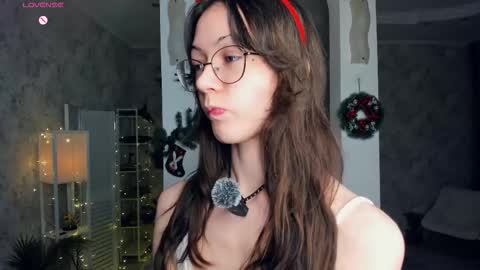 Snapshot of defeded_lovee chatting on 12-20-25, 07:21 Amy online show from 12-20-25, 07:21