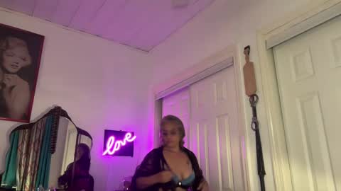 Tori online show from 09-25-25, 02:26