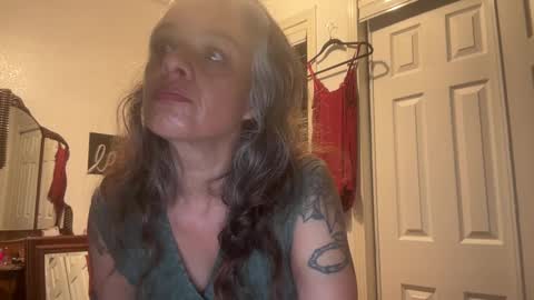 Tori online show from 10-06-25, 03:04