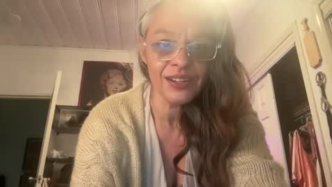 Tori online show from 10-12-25, 04:11