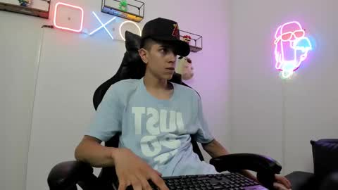 Snapshot of dei_v_48 chatting on 12-14-24, 07:46 DEIVY online show from 12-14-24, 07:46