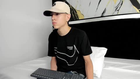 Snapshot of dei_v_48 chatting on 01-27-25, 10:49 DEIVY online show from 01-27-25, 10:49