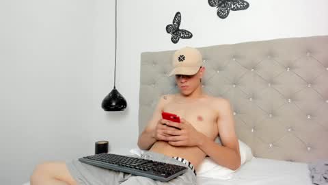 Snapshot of dei_v_48 chatting on 02-06-25, 11:48 DEIVY online show from 02-06-25, 11:48