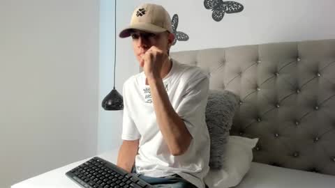 Snapshot of dei_v_48 chatting on 02-10-25, 07:28 DEIVY online show from 02-10-25, 07:28