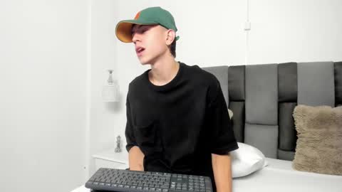 Snapshot of dei_v_48 chatting on 02-13-25, 07:52 DEIVY online show from 02-13-25, 07:52