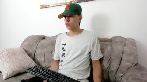 Snapshot of dei_v_48 chatting on 02-26-25, 07:49 DEIVY online show from 02-26-25, 07:49