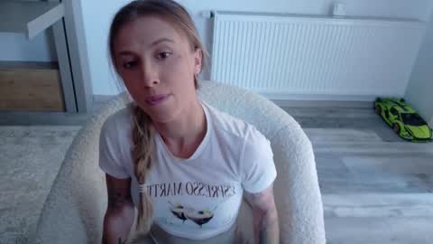 Di online show from 11-21-25, 01:43