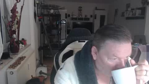 Snapshot of deinprinz2312 chatting on 11-18-25, 05:34 deinprinz2312 online show from 11-18-25, 05:34