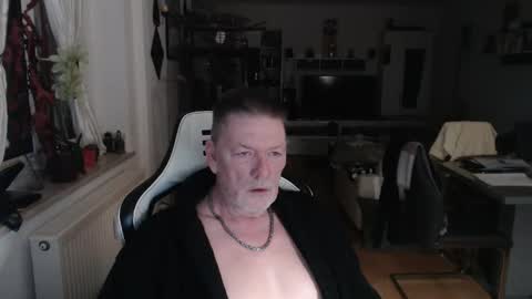 Snapshot of deinprinz2312 chatting on 03-23-26, 05:00 deinprinz2312 online show from 03-23-26, 05:00