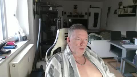 Snapshot of deinprinz2312 chatting on 04-19-26, 04:34 deinprinz2312 online show from 04-19-26, 04:34