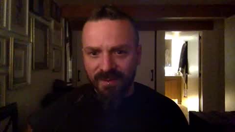 Snapshot of deivitzzz chatting on 10-28-25, 06:10 Hermes online show from 10-28-25, 06:10