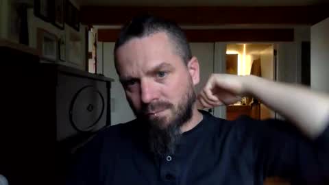 Snapshot of deivitzzz chatting on 03-14-26, 01:38 Hermes online show from 03-14-26, 01:38