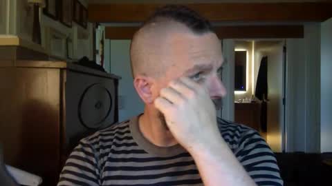 Snapshot of deivitzzz chatting on 04-18-26, 11:36 Hermes online show from 04-18-26, 11:36