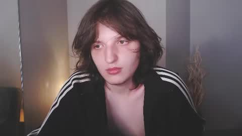 Snapshot of delalex chatting on 07-18-26, 03:00 Alex online show from 07-18-26, 03:00