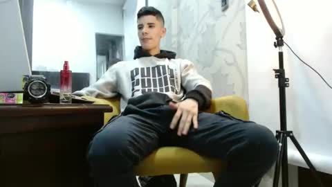 Snapshot of delglo chatting on 10-04-25, 05:05 delglo online show from 10-04-25, 05:05