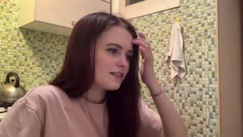 Snapshot of deliciastombaugh chatting on 04-05-26, 05:32 Kiki online show from 04-05-26, 05:32