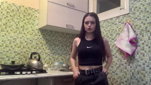 Snapshot of deliciastombaugh chatting on 04-10-26, 05:17 Kiki online show from 04-10-26, 05:17
