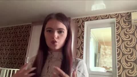 Snapshot of deliciastombaugh chatting on 04-12-26, 02:00 Kiki online show from 04-12-26, 02:00