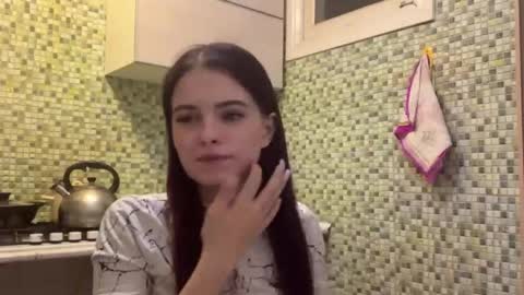 Snapshot of deliciastombaugh chatting on 04-18-26, 07:07 Kiki online show from 04-18-26, 07:07