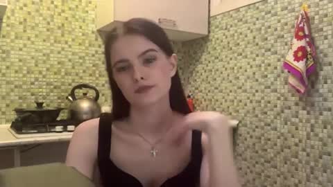 Snapshot of deliciastombaugh chatting on 04-19-26, 06:10 Kiki online show from 04-19-26, 06:10