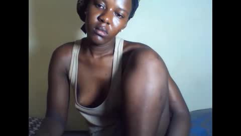 Snapshot of deliciousbabe01 chatting on 09-22-25, 01:07 EVAH online show from 09-22-25, 01:07