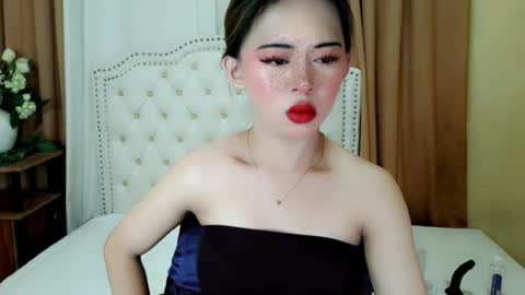 Snapshot of deliciously_sophie chatting on 06-22-26, 04:09 Sophie online show from 06-22-26, 04:09
