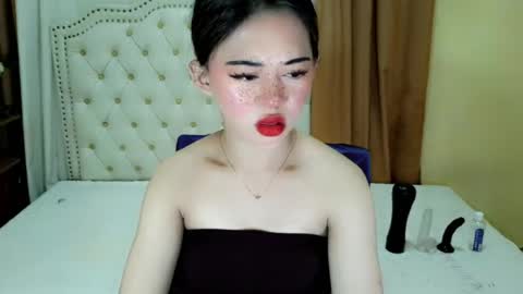Snapshot of deliciously_sophie chatting on 07-08-26, 02:05 Sophie online show from 07-08-26, 02:05