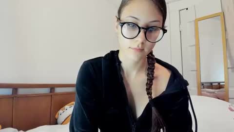 Snapshot of deliciousnoni chatting on 12-15-25, 06:06 deliciousnoni online show from 12-15-25, 06:06