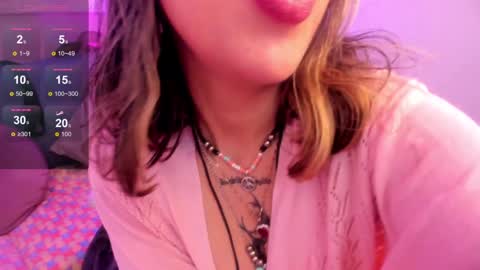 Snapshot of delilah_fix chatting on 02-08-25, 05:29 della online show from 02-08-25, 05:29