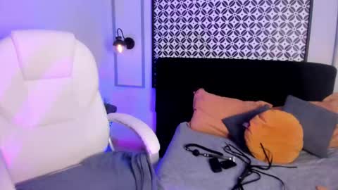 Snapshot of delilah_fix chatting on 02-13-25, 03:14 della online show from 02-13-25, 03:14