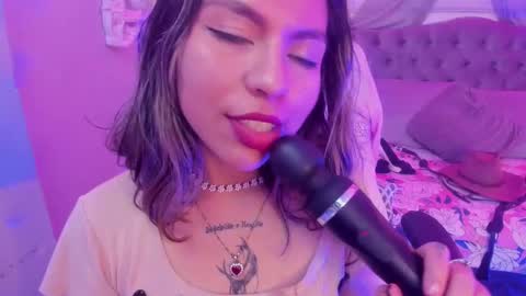 Snapshot of delilah_fix chatting on 03-04-25, 02:32 della online show from 03-04-25, 02:32