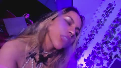 Snapshot of delilah_fix chatting on 09-26-25, 08:57 della online show from 09-26-25, 08:57