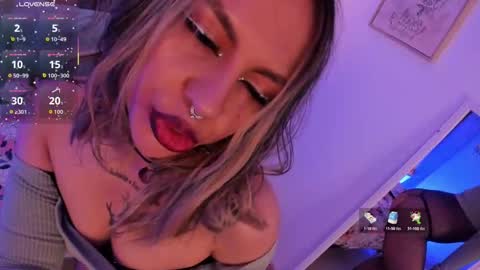 Snapshot of delilah_fix chatting on 10-23-25, 08:18 della online show from 10-23-25, 08:18