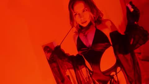 Snapshot of delilah_fix chatting on 12-19-25, 09:33 della online show from 12-19-25, 09:33