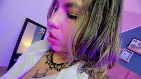 Snapshot of delilah_fix chatting on 01-07-26, 08:55 della online show from 01-07-26, 08:55