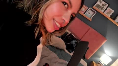 Snapshot of delilah_fix chatting on 01-10-26, 09:16 della online show from 01-10-26, 09:16