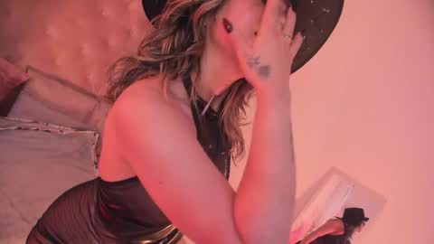 Snapshot of delilah_fix chatting on 01-14-26, 09:20 della online show from 01-14-26, 09:20