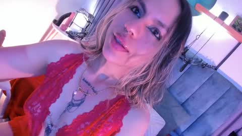 Snapshot of delilah_fix chatting on 03-02-26, 09:43 della online show from 03-02-26, 09:43