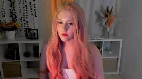 Delilah or Laila online show from 04-25-26, 11:13