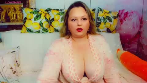 Snapshot of delinnia chatting on 05-14-26, 10:00 Margo online show from 05-14-26, 10:00